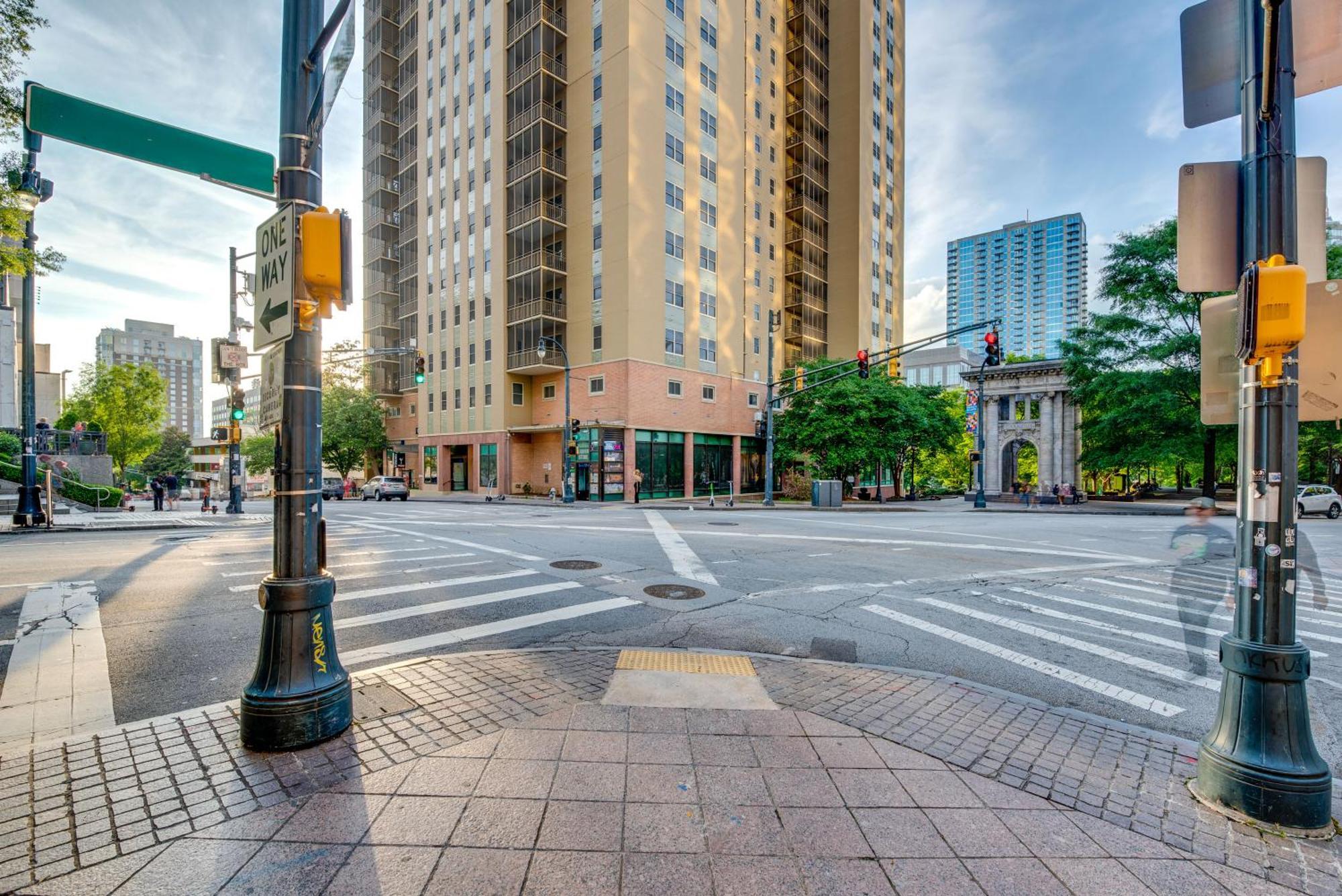 Downtown Atlanta Condo Walk To Arenas And Venues Экстерьер фото